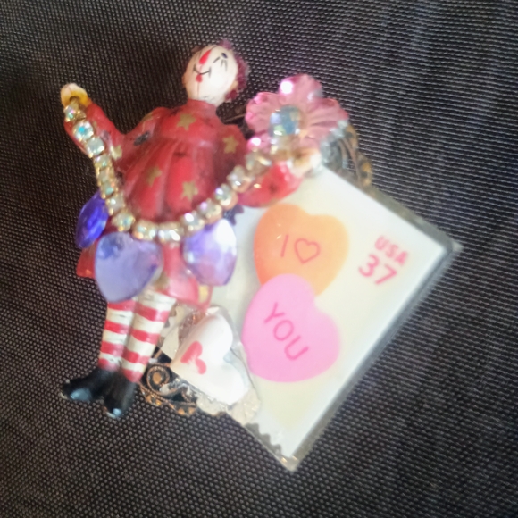 Charming Handmade Raggedy Ann Brooch - Picture 3 of 7